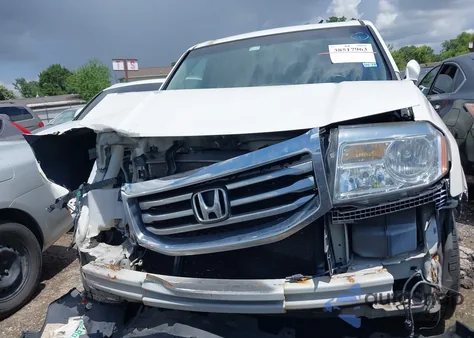 2012 Honda Pilot Touring из США, поврежденный, VIN 5FNYF4H95CB501225